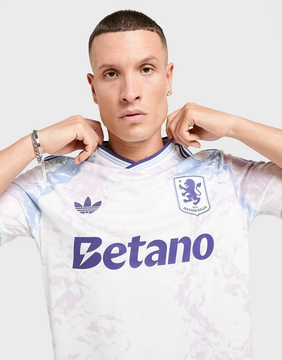 Aston Villa Troisième